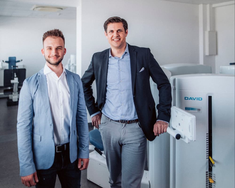 Dr. Stefan Wöhrer und Patrick Dobrovits im Permedio Trainingszentrum in Neunkirchen.